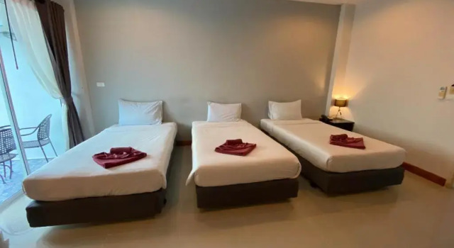 Трёхместный номер Budget Karon Sea Side