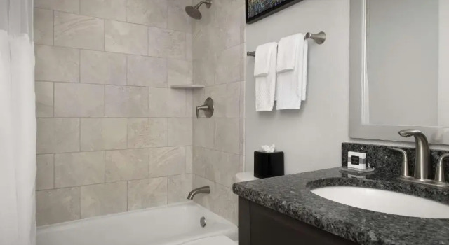 Двухместный ACCESSIBLE номер West End Washington DC, Tapestry Collection by Hilton