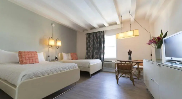 Четырёхместный номер Broadmore Miami Beach