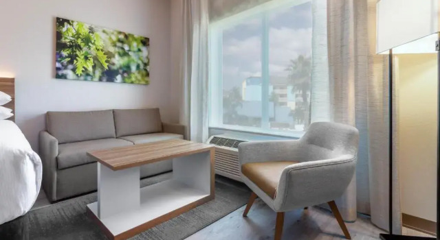 Люкс Accessible Wyndham Garden Orlando Universal / I Drive