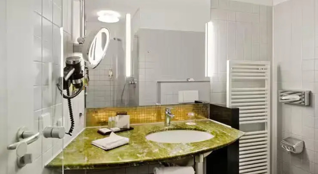 Двухместный номер с балконом DoubleTree by Hilton Hannover Schweizerhof