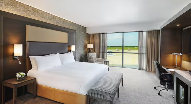 Двухместный номер Deluxe Legend Hotel Lagos Airport, Curio Collection By Hilton