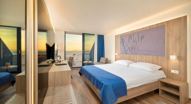 Medora Auri Family Beach Resort, Buchen Sie Hotel Hotels in Gespanschaft Split-Dalmatien mit Pool, Schwimmbad
