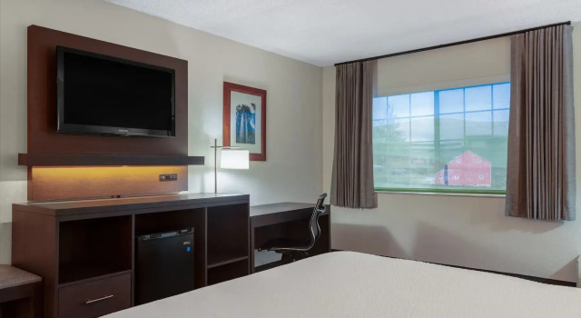 Двухместный люкс c 1 комнатой Ramada by Wyndham Spokane Airport