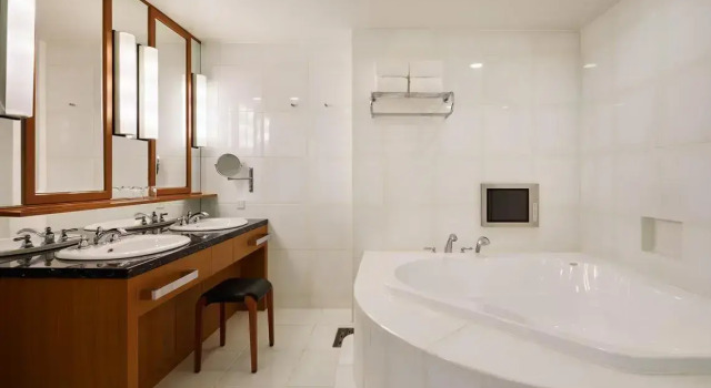 Клубный люкс Executive c 1 комнатой с балконом Sheraton Grande Tokyo Bay Hotel