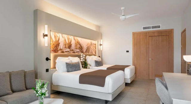 Двухместный полулюкс Allure Breathless Punta Cana Resort & Spa