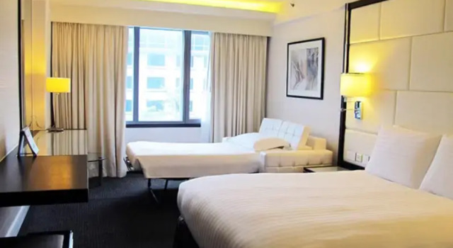 Трёхместный номер Семейный Regal Airport Hotel