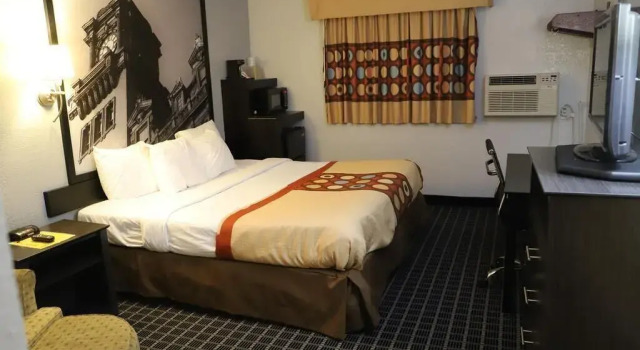 Двухместный номер Smoking Super 8 by Wyndham Richmond Airport VA