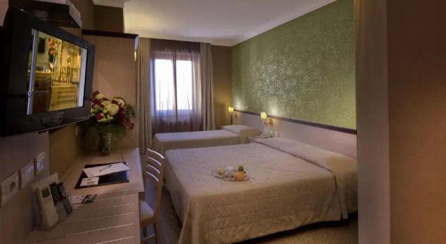 Трёхместный номер Hotel Galileo