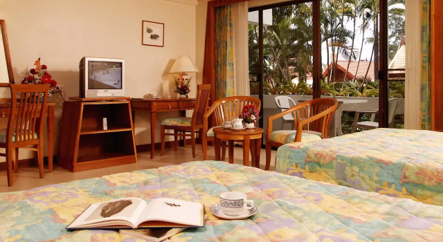 Трёхместный семейный номер Deluxe Safari Beach Hotel Patong