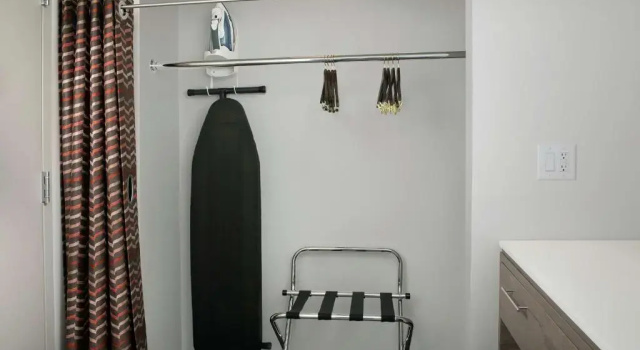 Accessible with Bathtub Studio Regency Suites Hotel Midtown