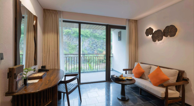 Номер с детской тематической комнатой Deluxe с видом на горы Amiana Resort Nha Trang