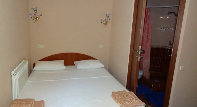 Korchma N1, Prenota Hotel Kerč' 
