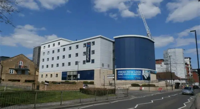 Travelodge London Kew Bridge, Boek Appartement Hotels in Groot-Londen met parkeren, Parkeren
