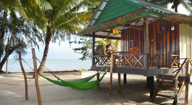 Бунгало рядом с пляжем Palm Beach Bungalow Resort