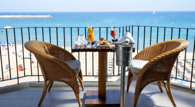 Двухместный номер Mythica Deluxe seafront Aquila Porto Rethymno