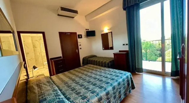 Трёхместный номер Comfort Hotel Beau Rivage Pineta