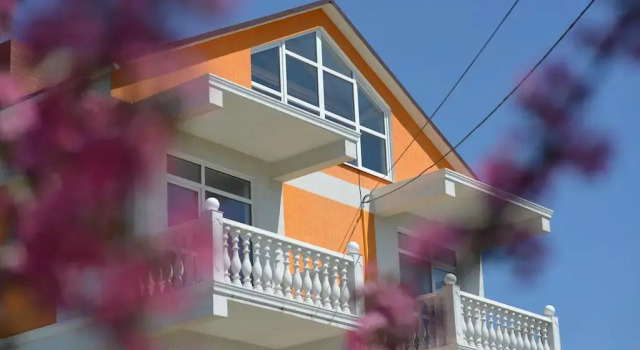 Aylant, Rezervovat Hotel Zaozyornoye 