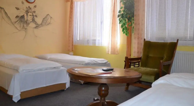 Hotel Colorado Grand, Rezerwuj Hotel Hotele w Central Bohemia z parkingiem, Parking