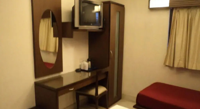 Vista Rooms at Lakshmi Narayan Mandir, Забронировать Отель Отели Калькутты с парковкой, рядом с National Library, Парковка