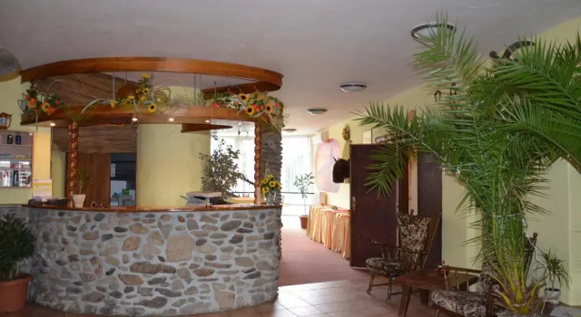 Hotel Colorado Grand, Rezerwuj Hotel Hotele w Central Bohemia z parkingiem, Parking