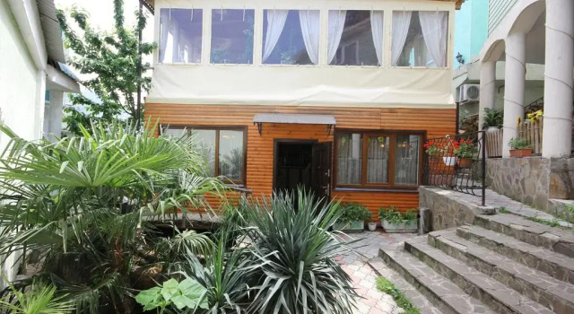 Raiskiy Ugolok, Book Guesthouse Yalta 