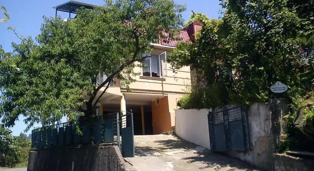 Bagrationi's House, Book Hotel Makhinjauri 