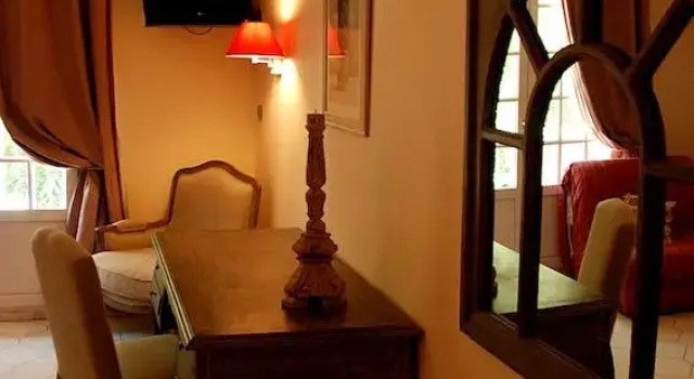 Hotel Les Mazets Des Roches, Book Hotel Tarascon ViaRhona