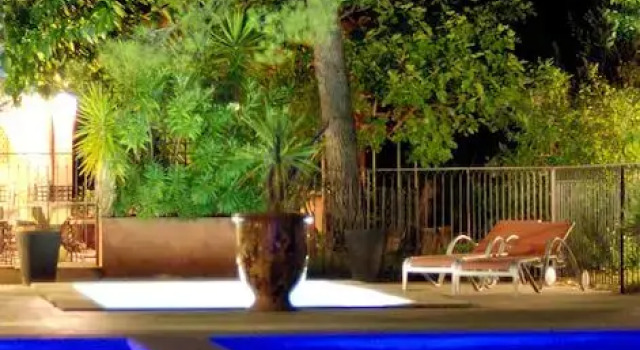 Hotel Les Mazets Des Roches, Book Hotel Tarascon ViaRhona