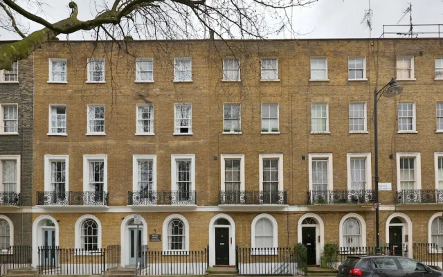 Отель OYO Home Kings Cross St Pancras Garden вид на фасад