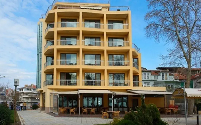 Paradise Hotel Поморие вид на фасад