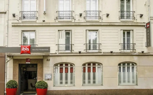 Отель Ibis Tour Montparnasse 15eme Париж вид на фасад