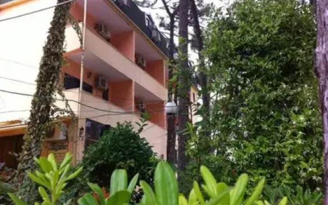 Hotel Kosmira Голем вид на фасад