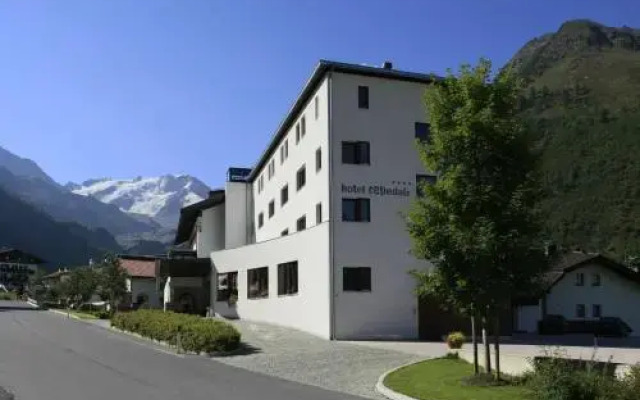 Hotel Cevedale Стельвио вид на фасад
