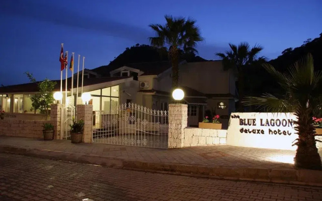 The Blue Lagoon Deluxe Hotel вид на фасад