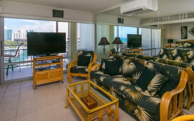 Ilikai 1737 - Studio Condo