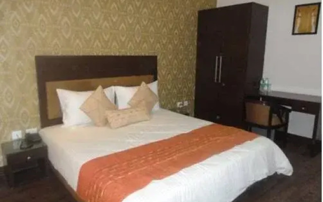 Urban Inn by Laurent & Benon - DLF Phase 3