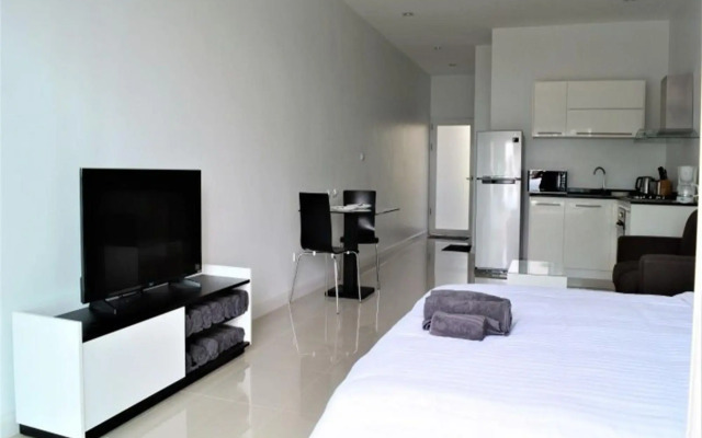 Отель Coconut Bay Club Suite 302 Ланта комната для гостей