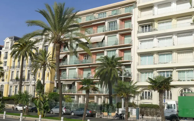 Отель Neptune Plage AP3019 вид на фасад