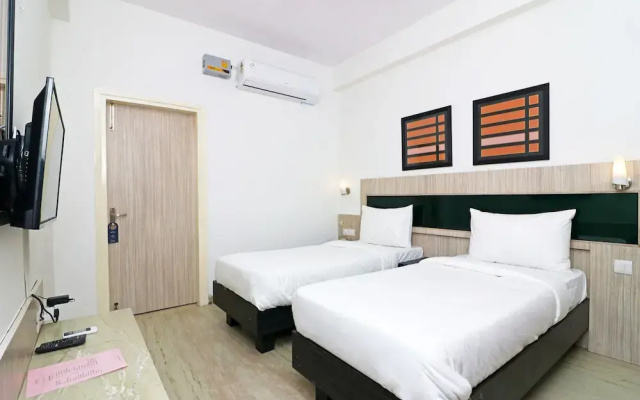 OYO 19389 SilverKey Rajouri Garden