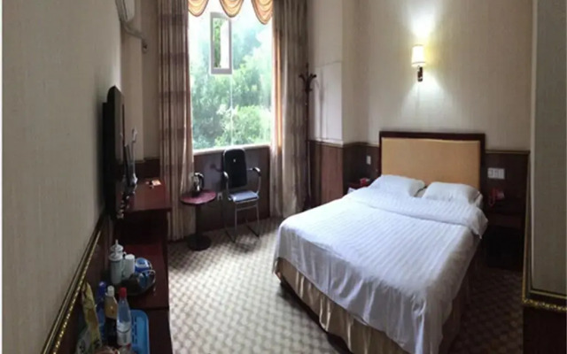 Luzhou Xincheng Business Inn