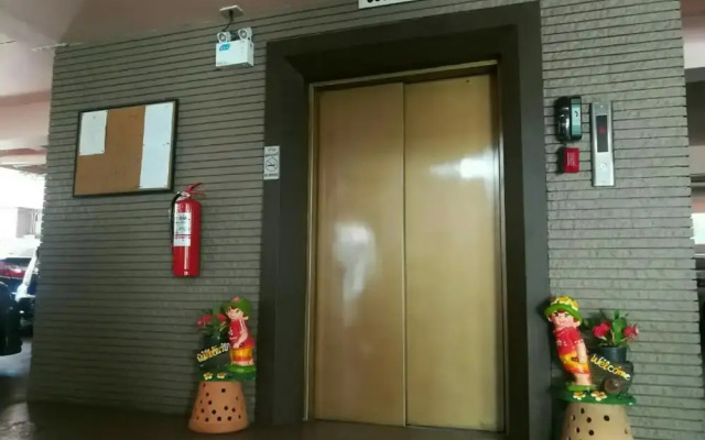 Отель Le Vanvarothai Saladaeng Residence Бангкок вид на фасад