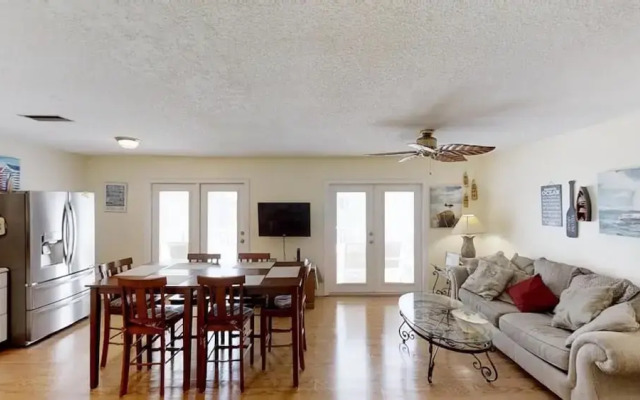 Surf Crestge 12 - 3 Br Cabin