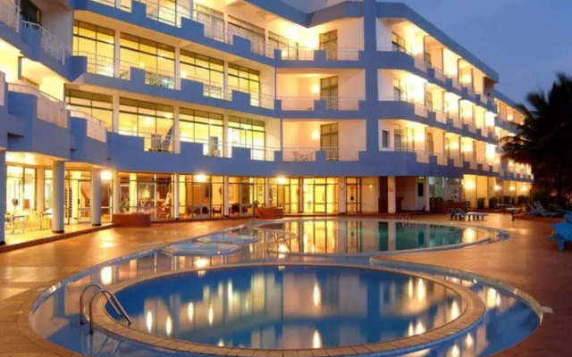 Отель Induruwa Beach Resort Шри-Ланка, Бентота - отзывы, цены и фото номеров - забронировать отель Induruwa Beach Resort онлайн вид на фасад