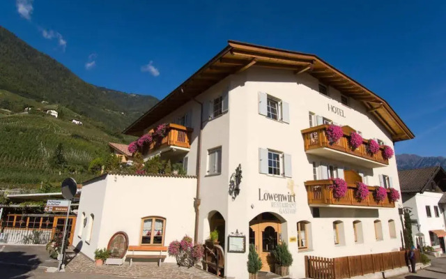 Hotel Lowenwirt Чермес вид на фасад