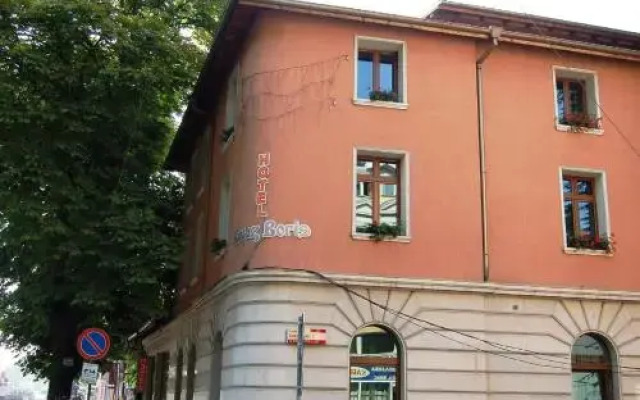 Kniaz Boris Hotel вид на фасад