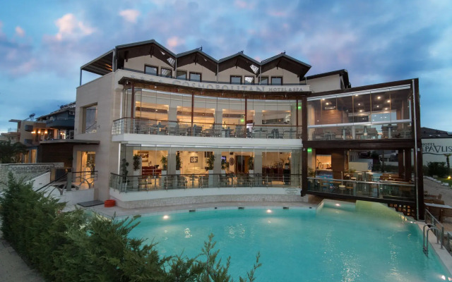 Cosmopolitan Hotel And Spa вид на фасад