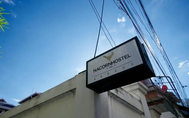 Отель Nacornhostel Nil Бангкок вид на фасад