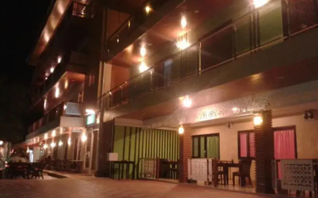 Отель BB House Beach Residences вид на фасад