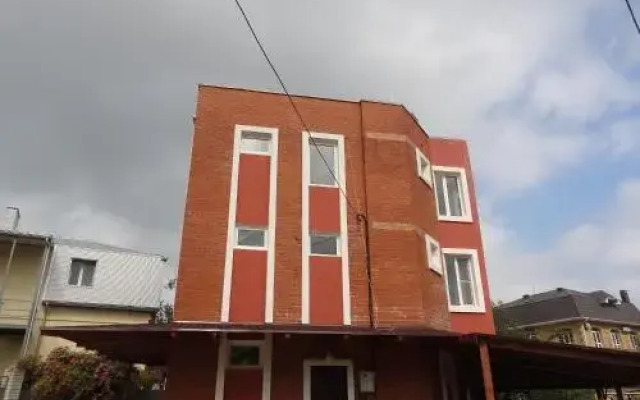 Гостиница Guest House at Sanatornaya 4A вид на фасад